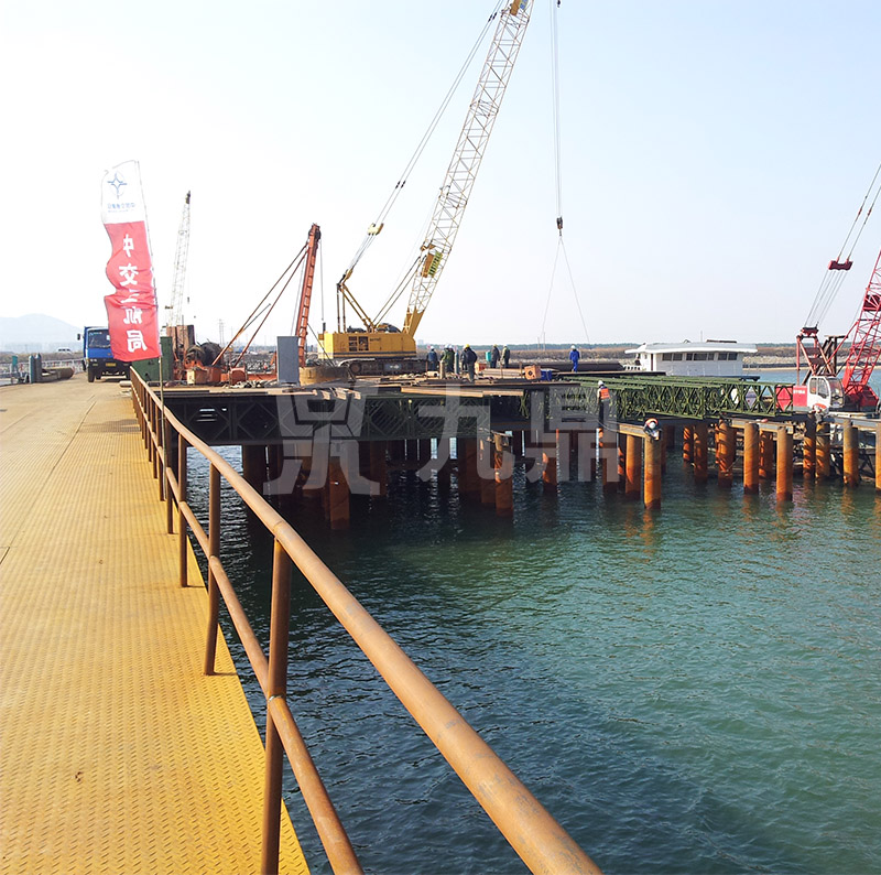 貝雷片由上、上弦杆、豎杆及斜杆焊接而成