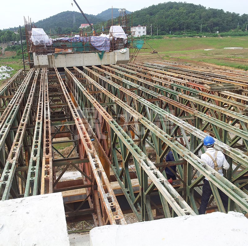 現澆梁支撐單體間的互連情況